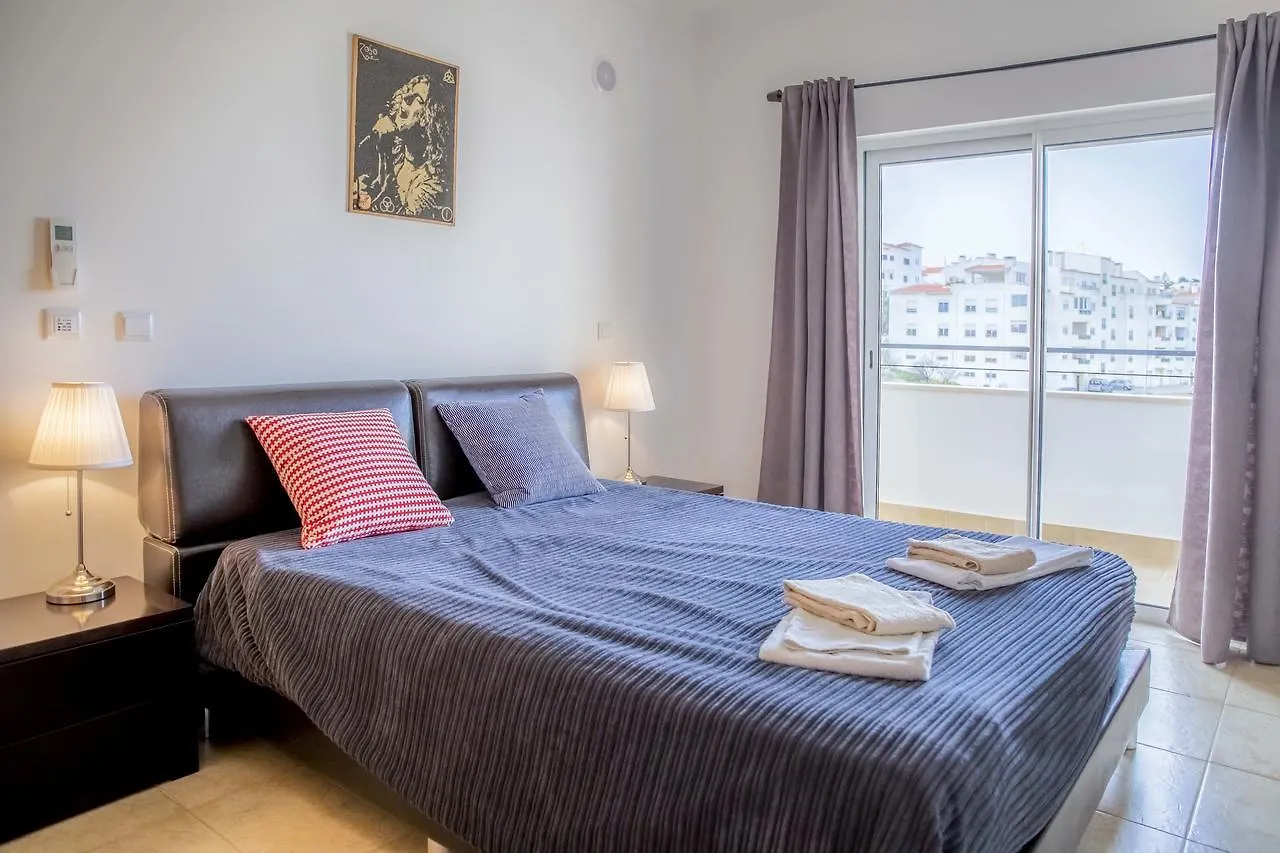 Apartment C02 - Luxury 3 Bed With Pool View