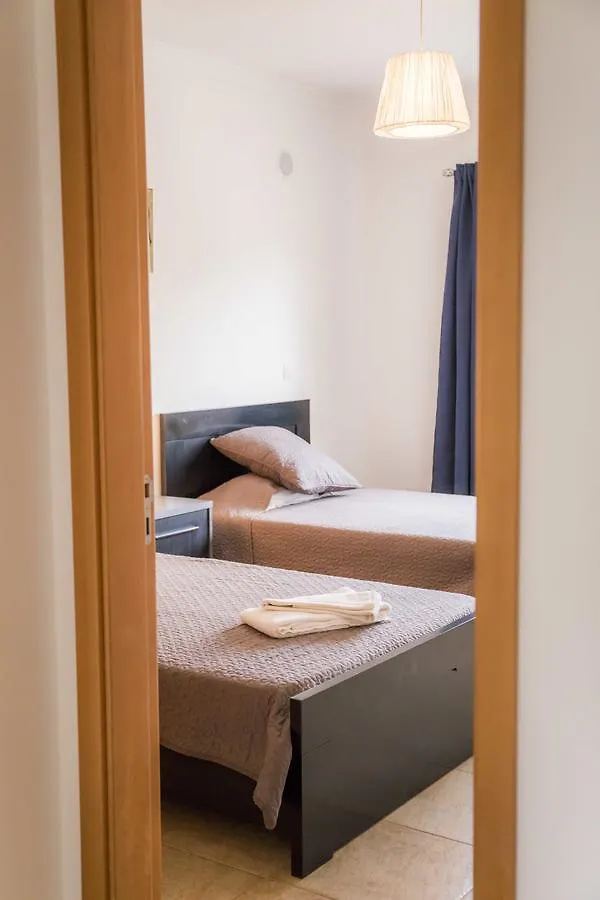 Apartment C02 - Luxury 3 Bed With Pool View