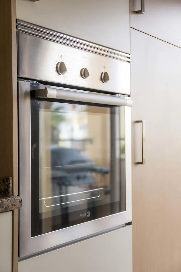 Apartment C02 - Luxury 3 Bed With Pool View